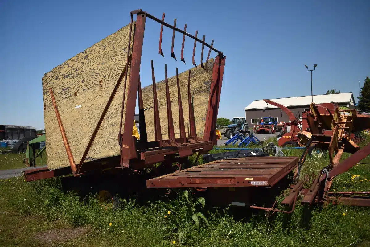 Gallery image 1 for Used 1977 New Holland 1034 Bale Stacker