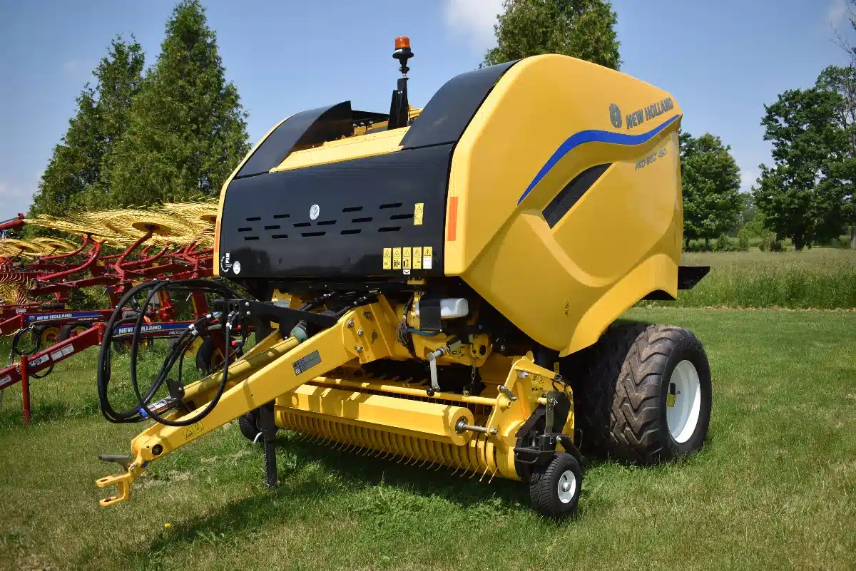 Gallery image 1 for 2025 New Holland PRO-BELT 450 Round Baler