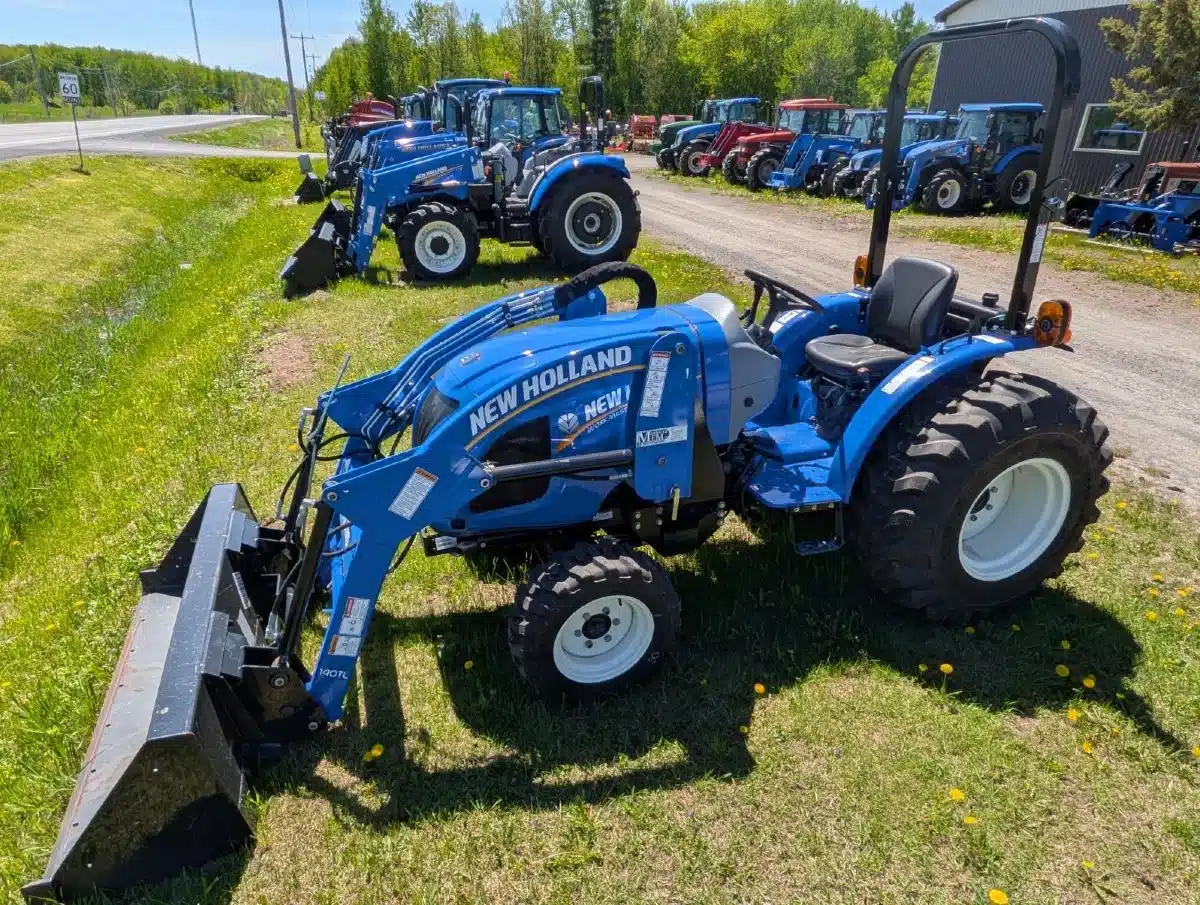 Photo de la Galerie 1 pour New Holland WORKMASTER 35 Tracteur