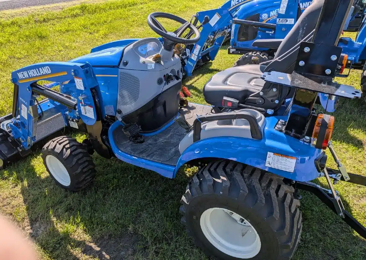 Gallery image 2 for New Holland WORKMASTER 25S Tractor