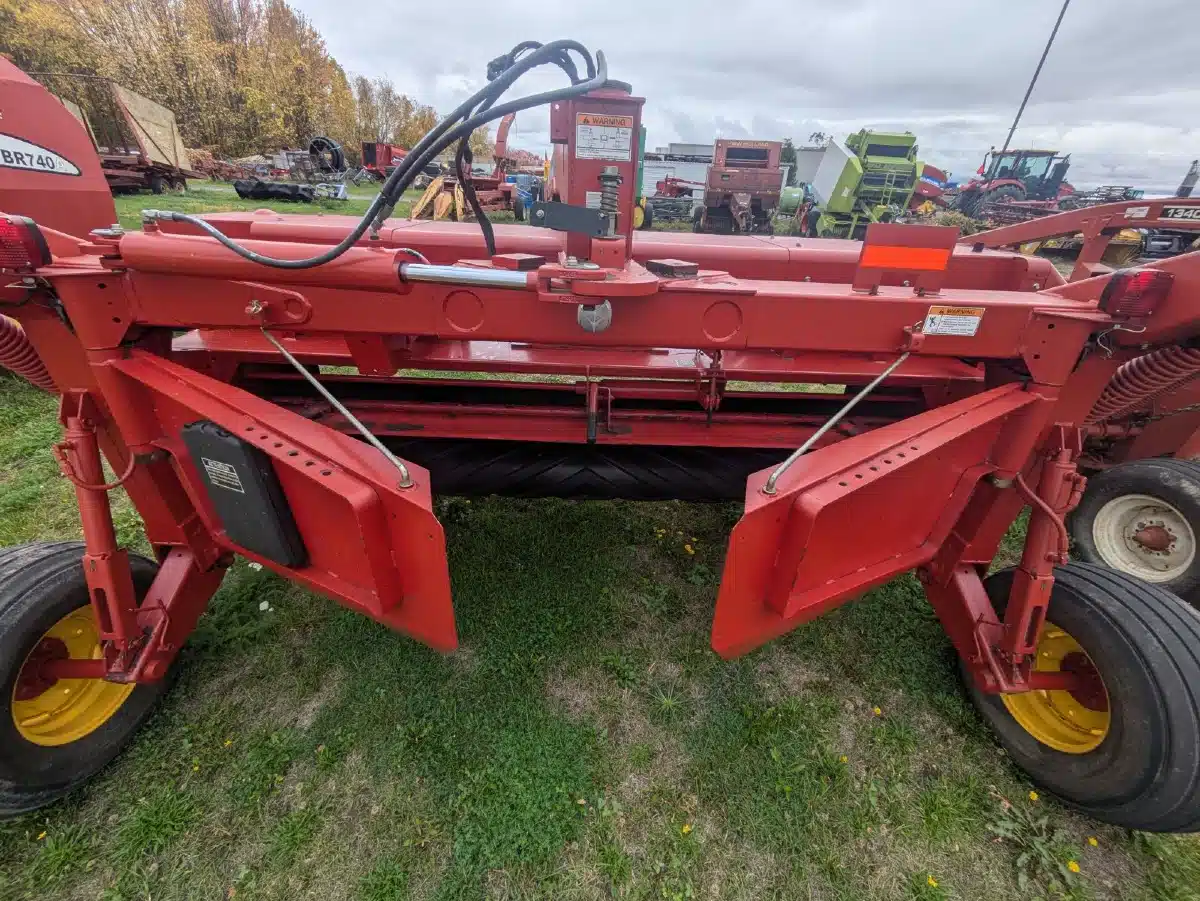 Gallery image 2 for Used 2013 New Holland H7450 Disc Mower Conditioner