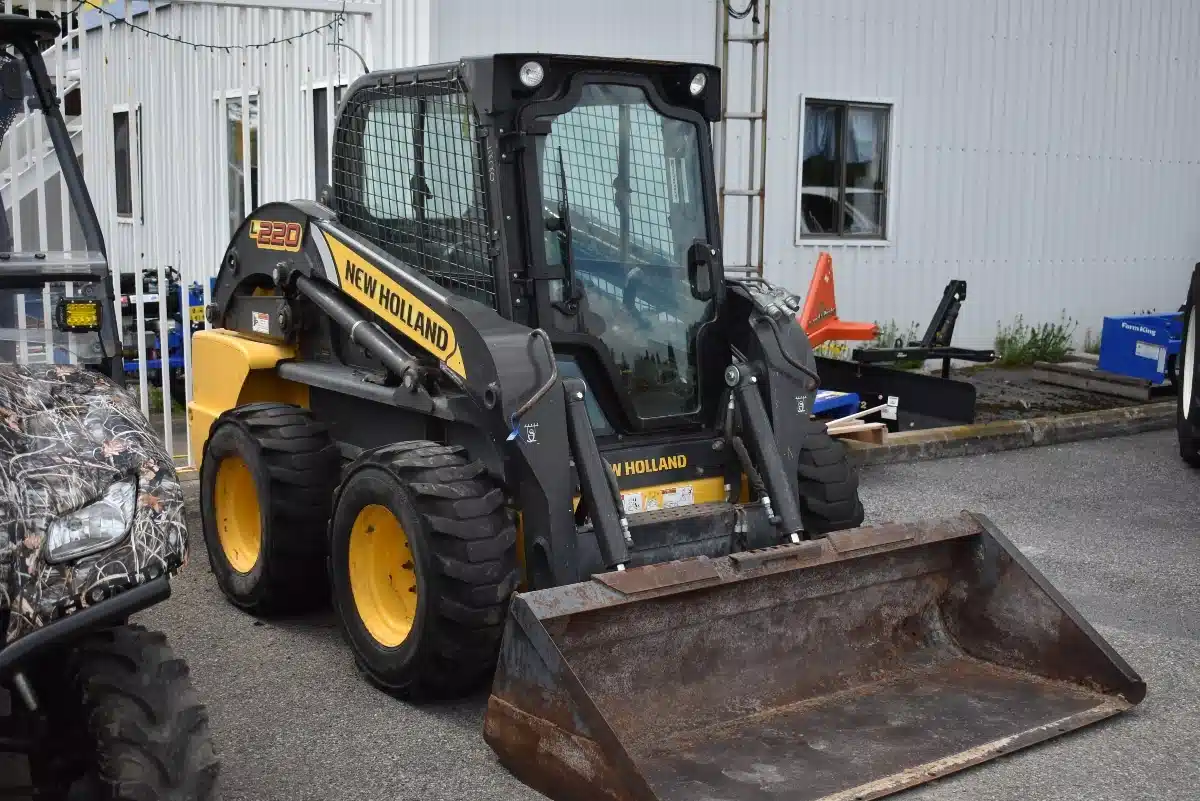Photo de la Galerie 1 pour 2012 New Holland Construction L220 chargeuse à direction à glissement