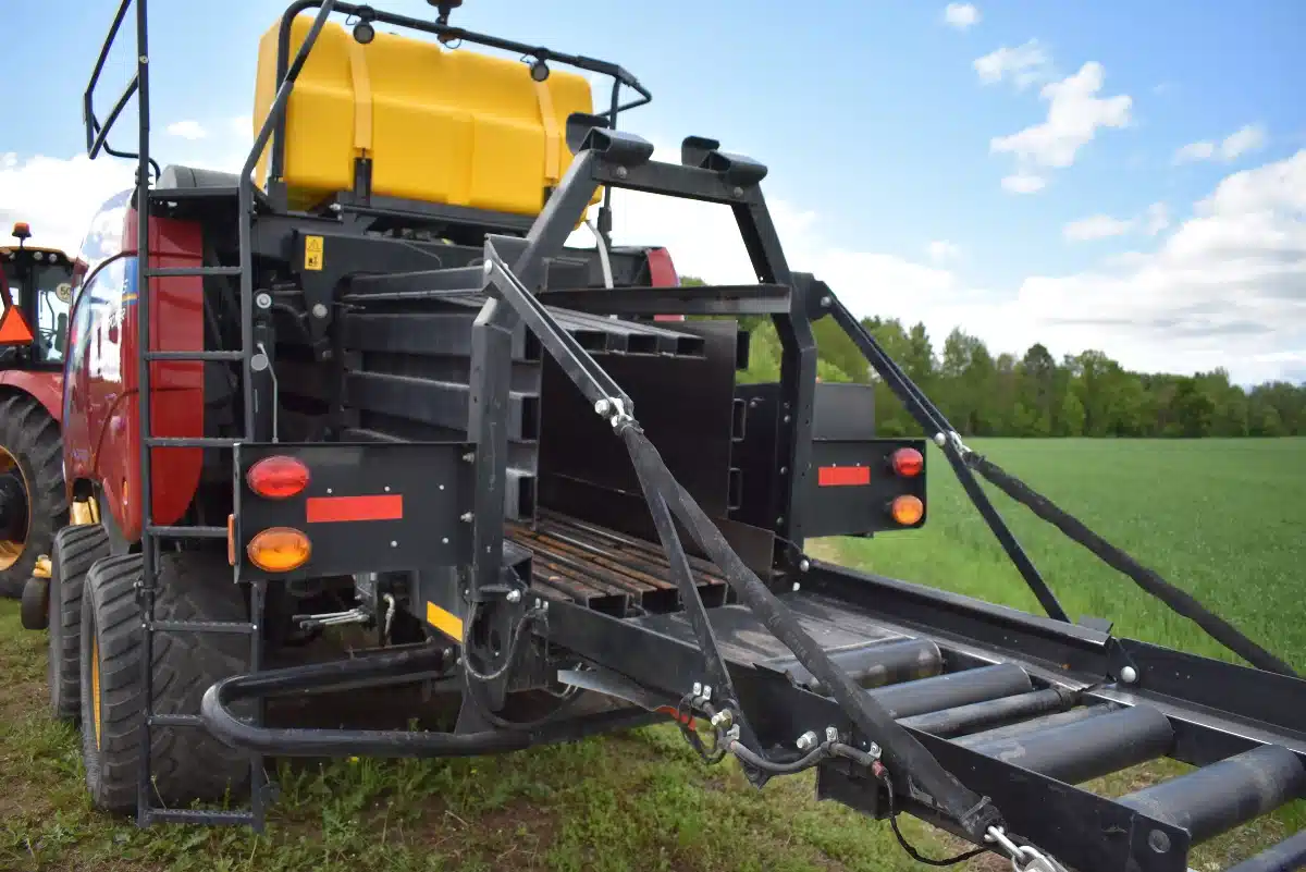 Photo de la Galerie 2 pour 2021 New Holland BIG BALER 330 PLUS Presse à Balle Carrée/Large