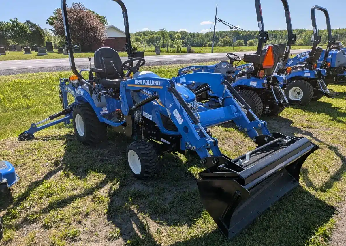 Photo de la Galerie 2 pour New Holland WORKMASTER 25S Tracteur