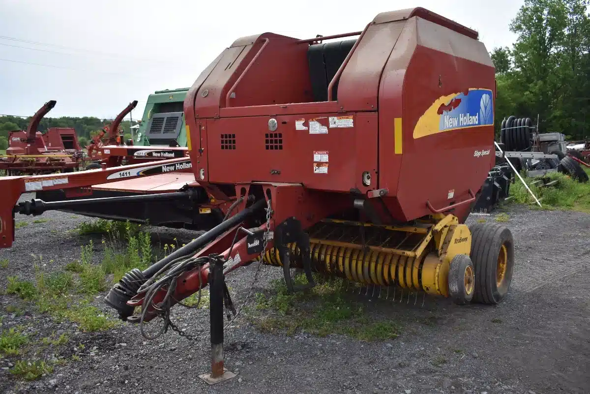 Gallery image 1 for 2012 New Holland BR7060 Round Baler