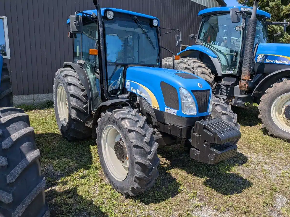 Photo de la Galerie 1 pour 2012 New Holland T4040 Tracteur