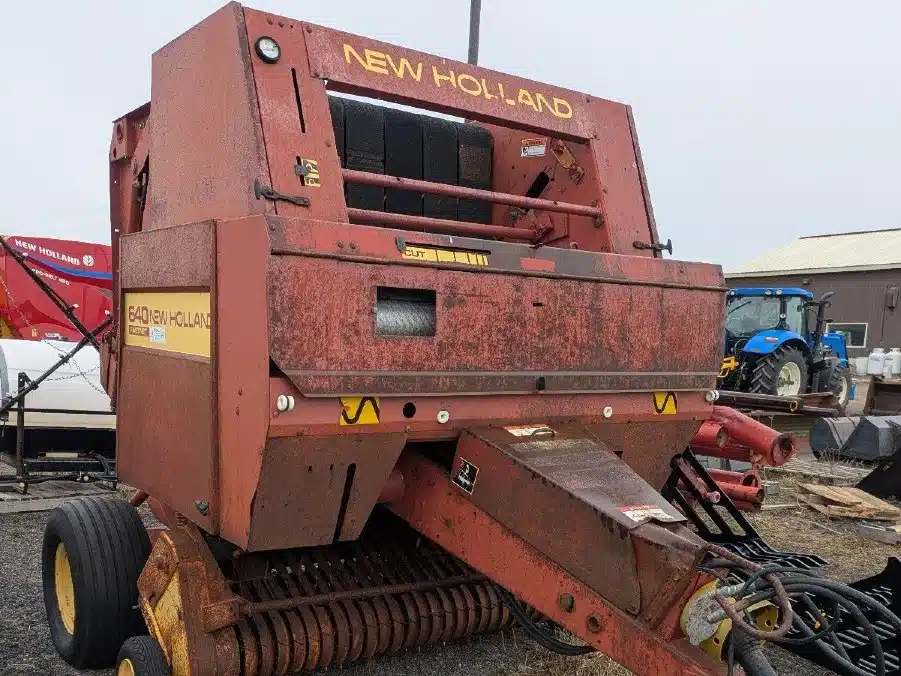 Gallery image 1 for 1993 New Holland 640 Round Baler