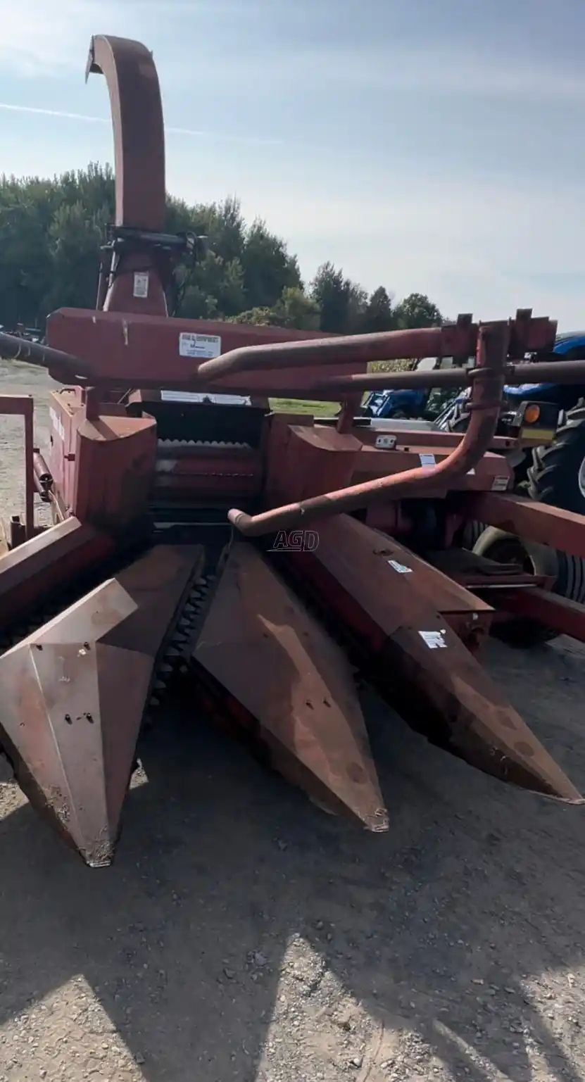 Gallery image 2 for Used 2009 New Idea 1500 Forage Harvester