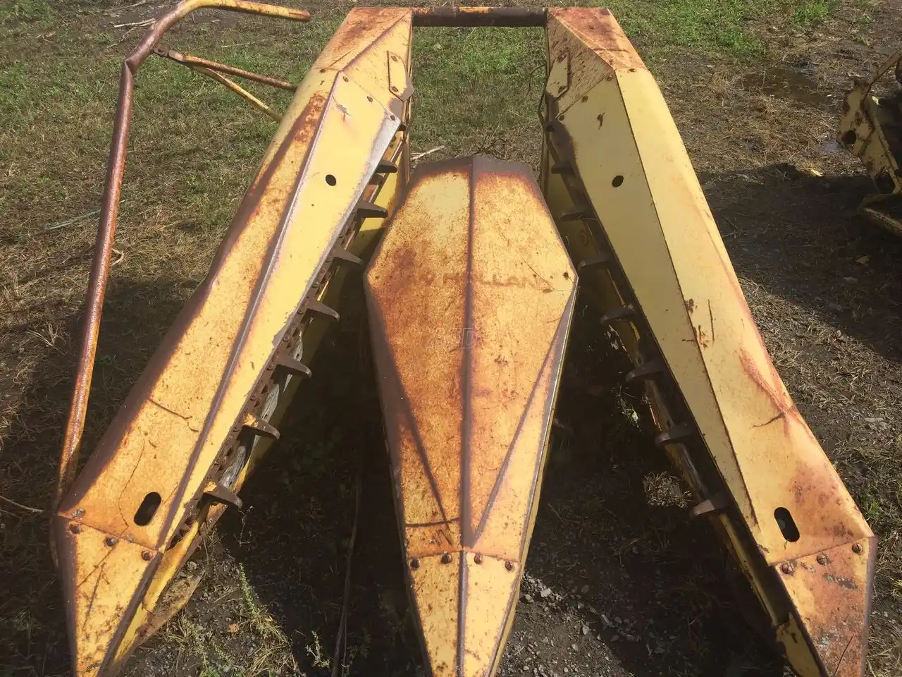 Gallery image 1 for Used 1972 New Holland 770 Header - Row Crop