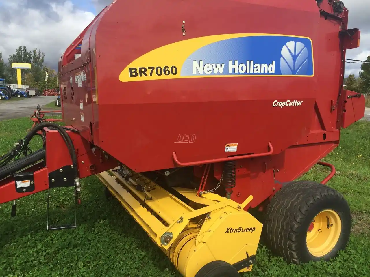 Gallery image 2 for 2014 New Holland BR7060 Round Baler
