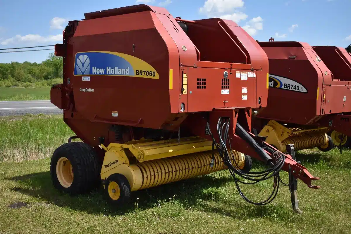 Gallery image 1 for 2014 New Holland BR7060 Round Baler