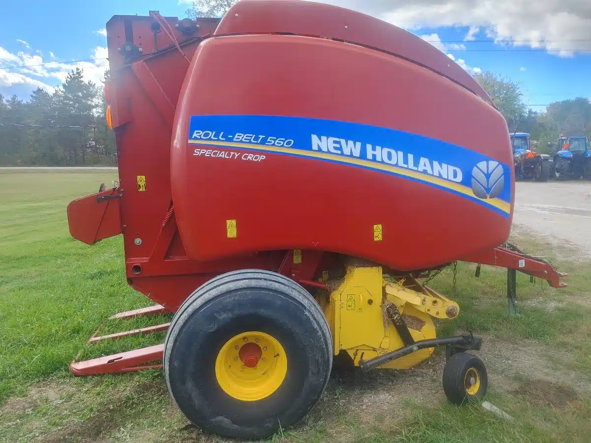 Gallery image 1 for 2017 New Holland ROLL-BELT 560 Round Baler