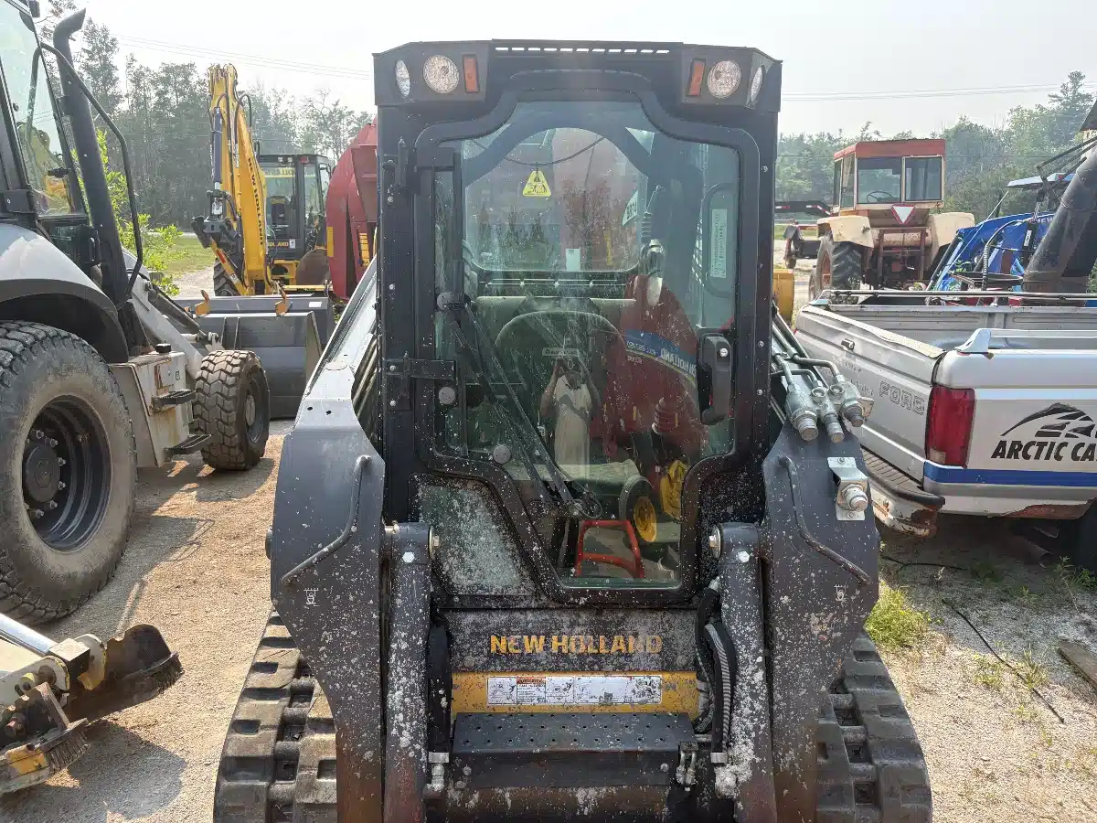 Photo de la Galerie 1 pour New Holland C227 Chargeur sur chenilles