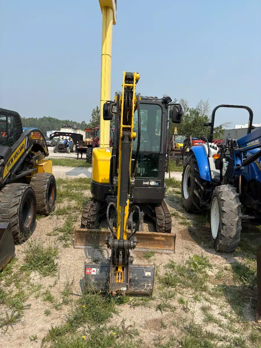Photo de la Galerie 1 pour New Holland E26C Excavatrice