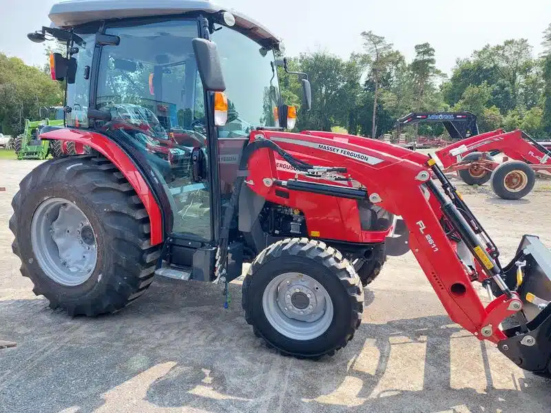 Gallery image 1 for New 2024 Massey Ferguson 1840 M Tractor