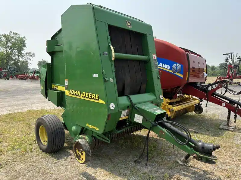 Gallery image 1 for Used John Deere 467 MegaWide Round Baler