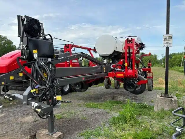 Gallery image 2 for 2026 Massey Ferguson MFVF12-30 Planter