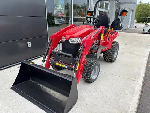 Photo de la Galerie 1 pour 2026 Massey Ferguson 1GC.23 Tracteur