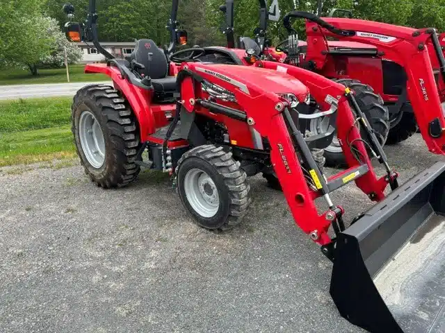 Photo de la Galerie 2 pour 2026 Massey Ferguson 1M.35 Tracteur