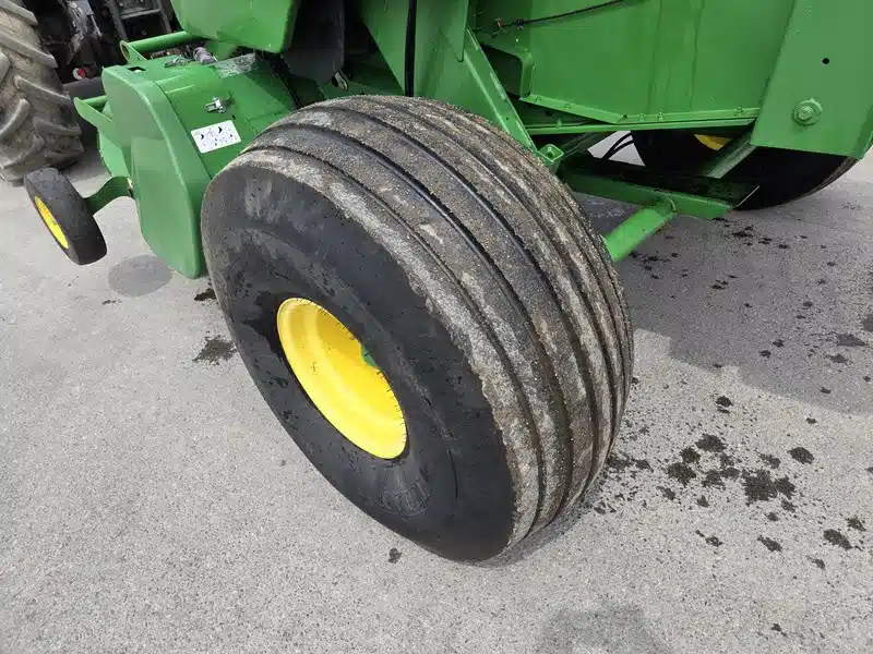 Photo de la Galerie 2 pour John Deere 450M Presse à Balle Ronde