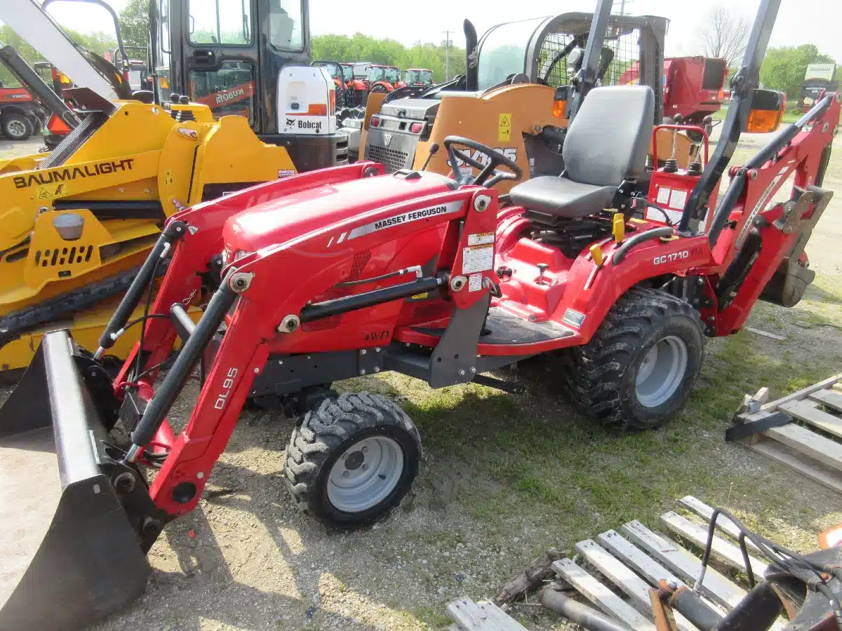 Image pour Usagé Massey Ferguson GC1710 Tracteur