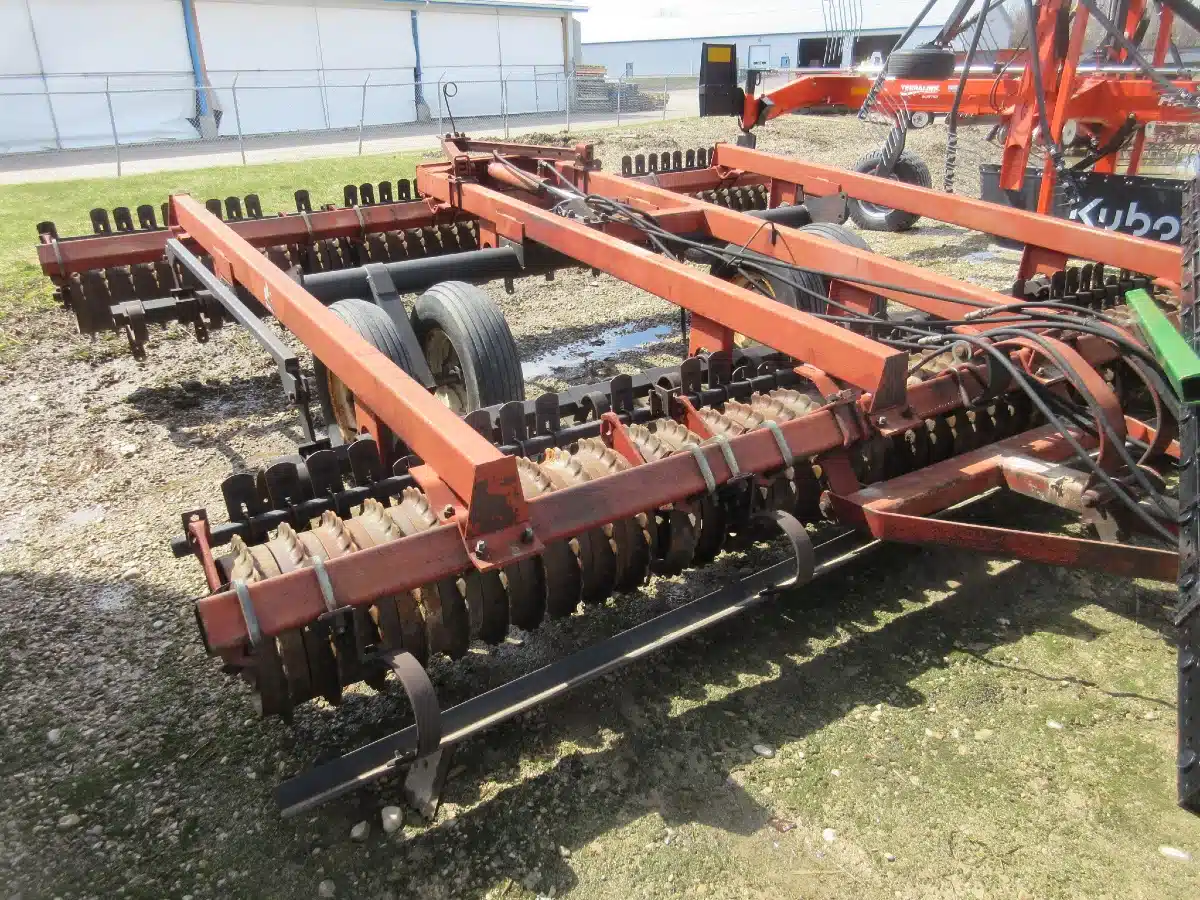 Gallery image 1 for Used International 415 Cultivator