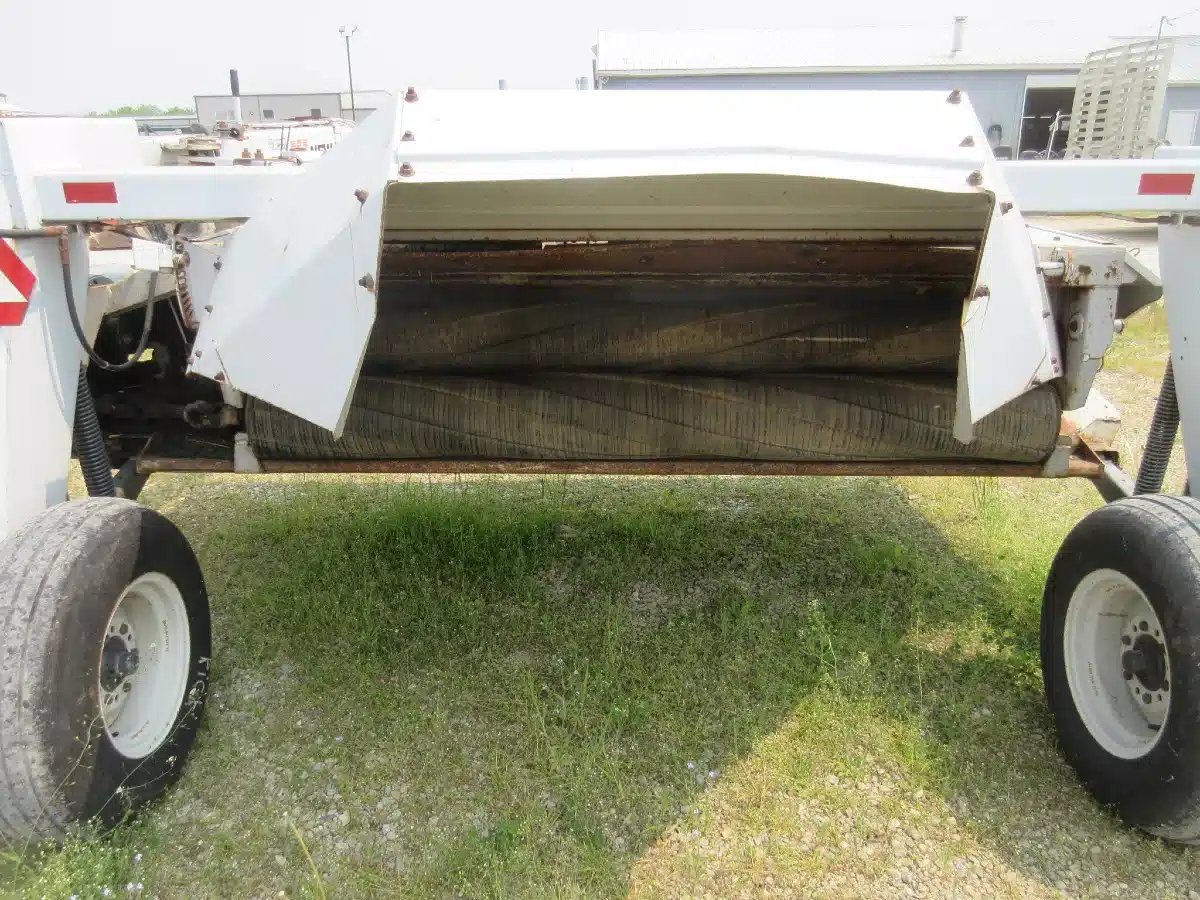 Gallery image 2 for Used New Idea 5209 Disc Mower Conditioner