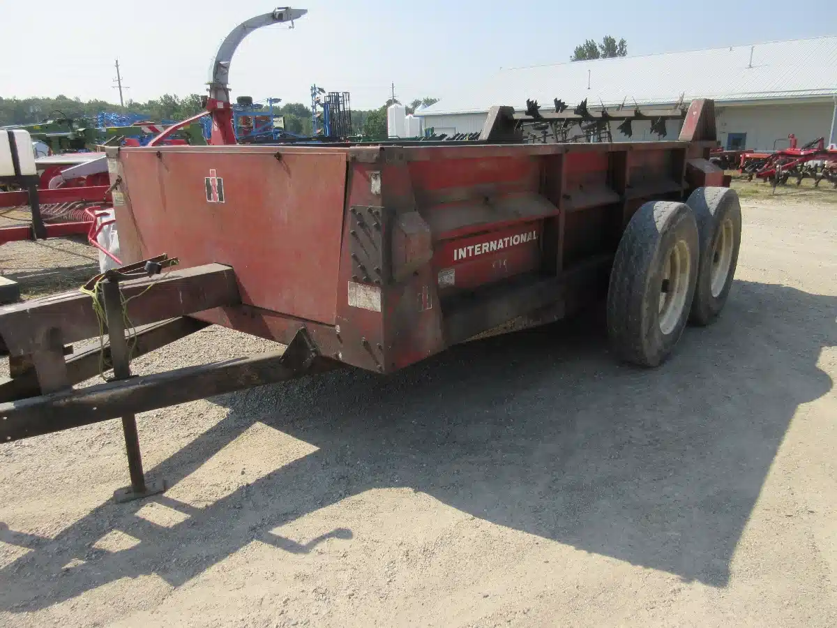Gallery image 1 for Used International 575 Manure Spreader