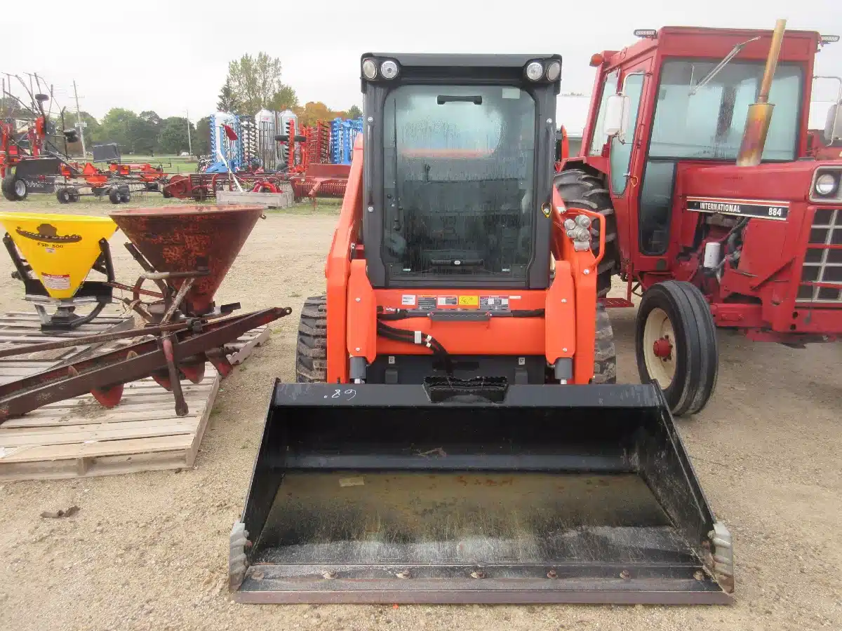 Gallery image 2 for Used Kubota SSV65 Skid Steer