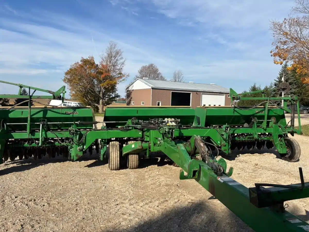 Used Great Plains 3S3000 Drill