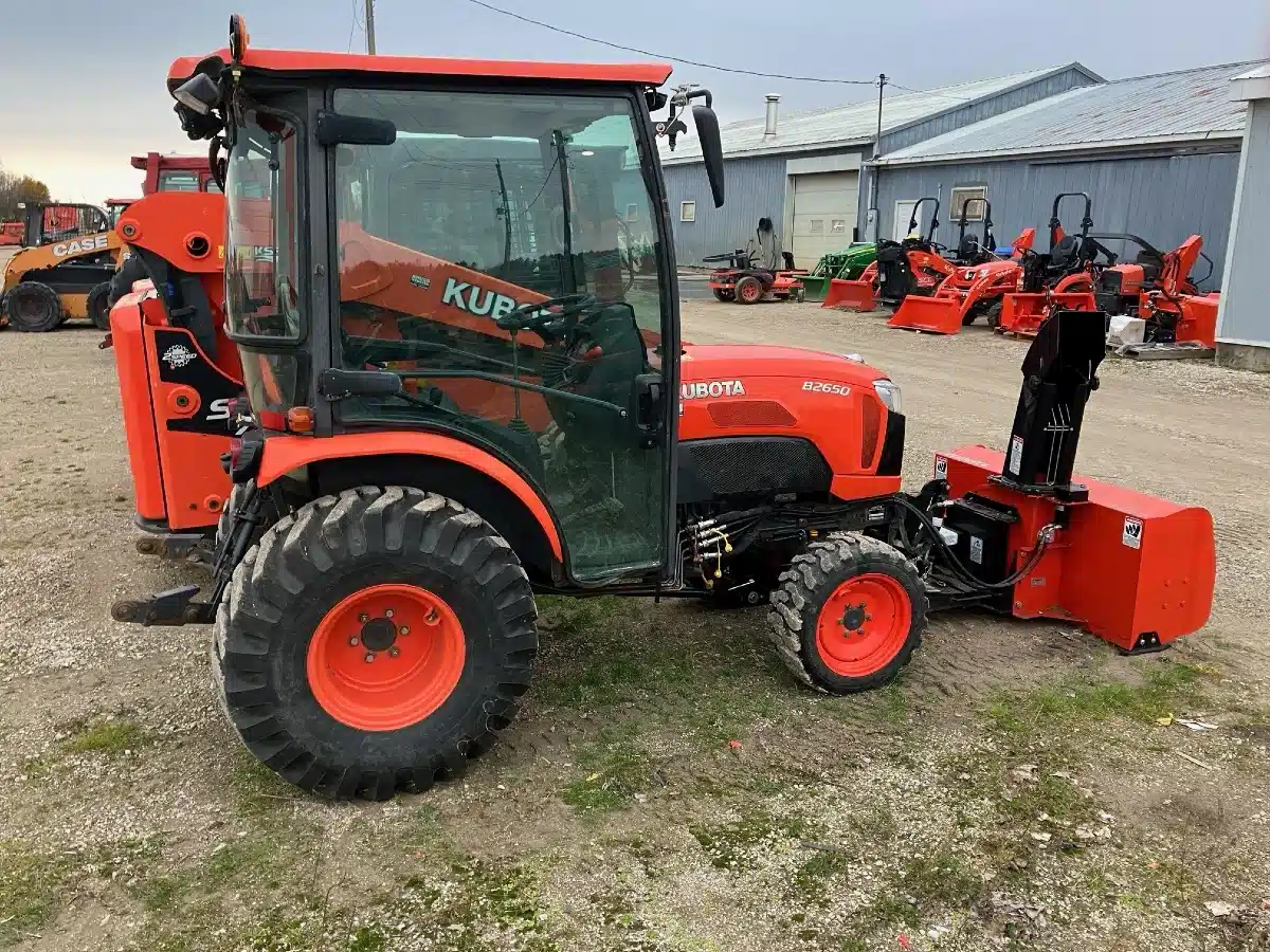 Gallery image 2 for Used Kubota B2650HSDC Tractor