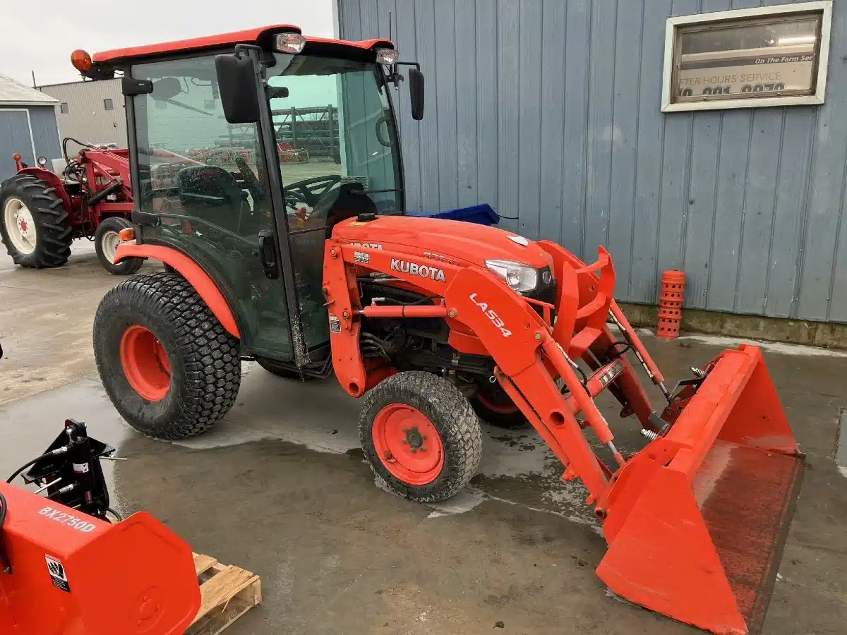 Used Kubota B2650HSDC Tractor