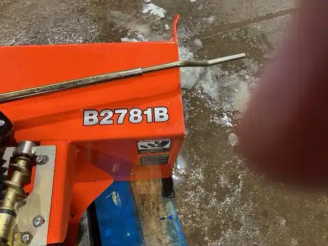 Gallery image 2 for Kubota B2781B Snow Blower