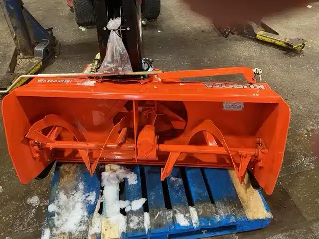 Gallery image 1 for Kubota B2781B Snow Blower