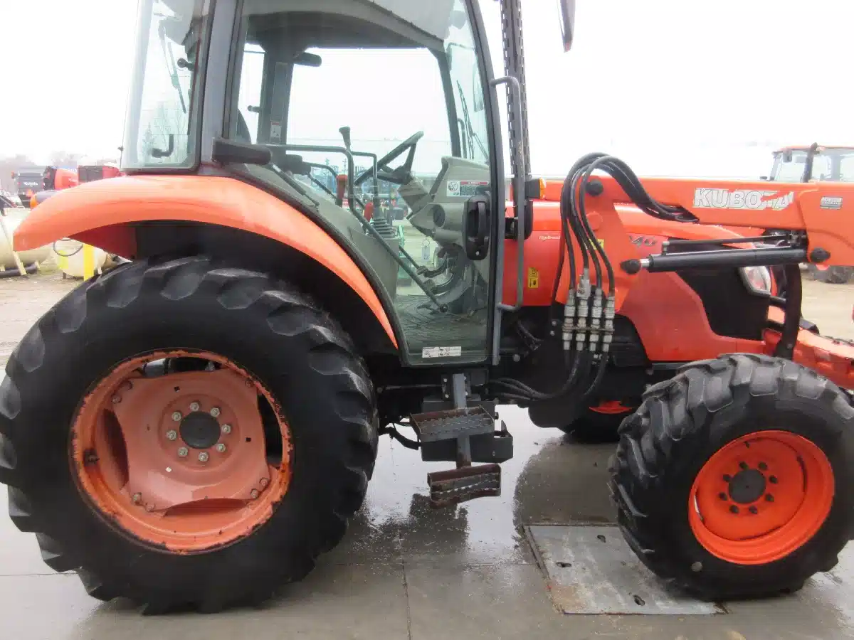 Gallery image 1 for Kubota M7040 Tractor
