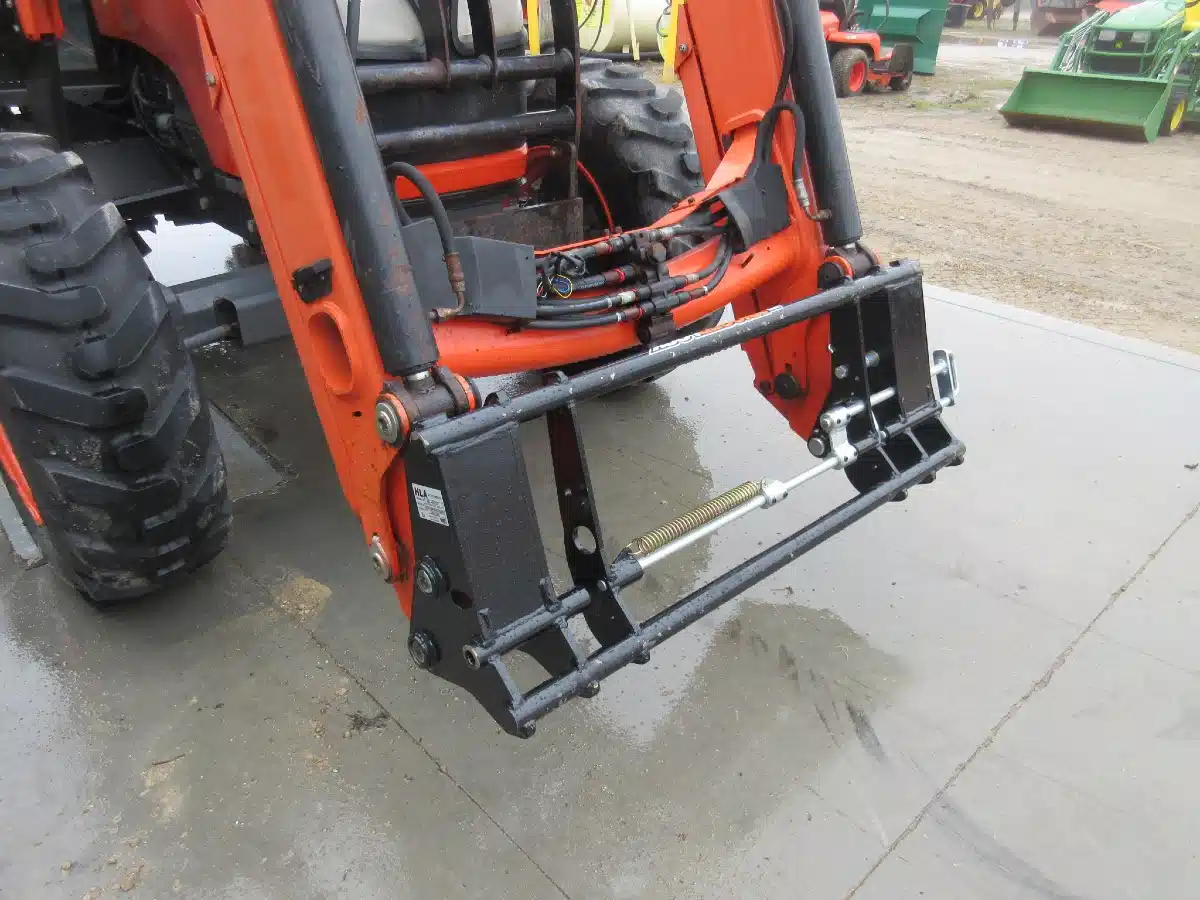 Gallery image 2 for Kubota M7040 Tractor