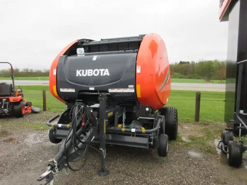 Gallery image 1 for New Kubota BV5160SC14 Round Baler
