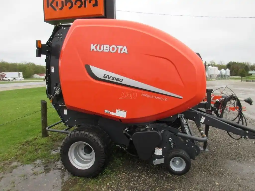 Gallery image 2 for New Kubota BV5160SC14 Round Baler