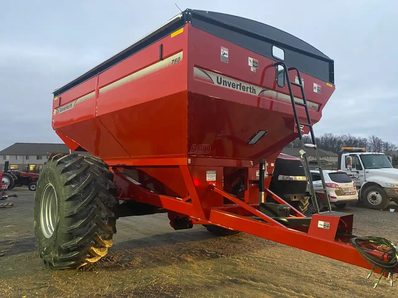 Gallery image 1 for 2023 Unverferth 760 Grain Cart