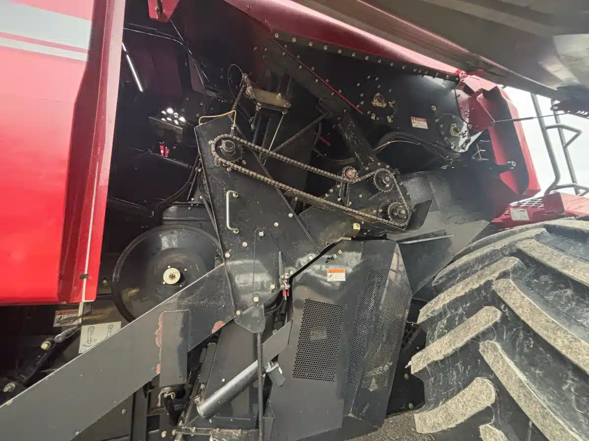 Gallery image 2 for 2010 Case IH 7088 Combine