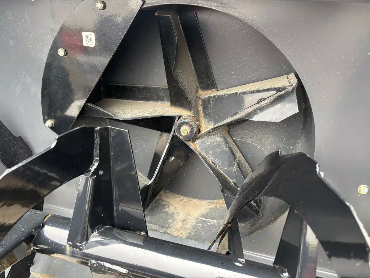 Gallery image 2 for Used Mahindra BER3PTS848R Snow Blower