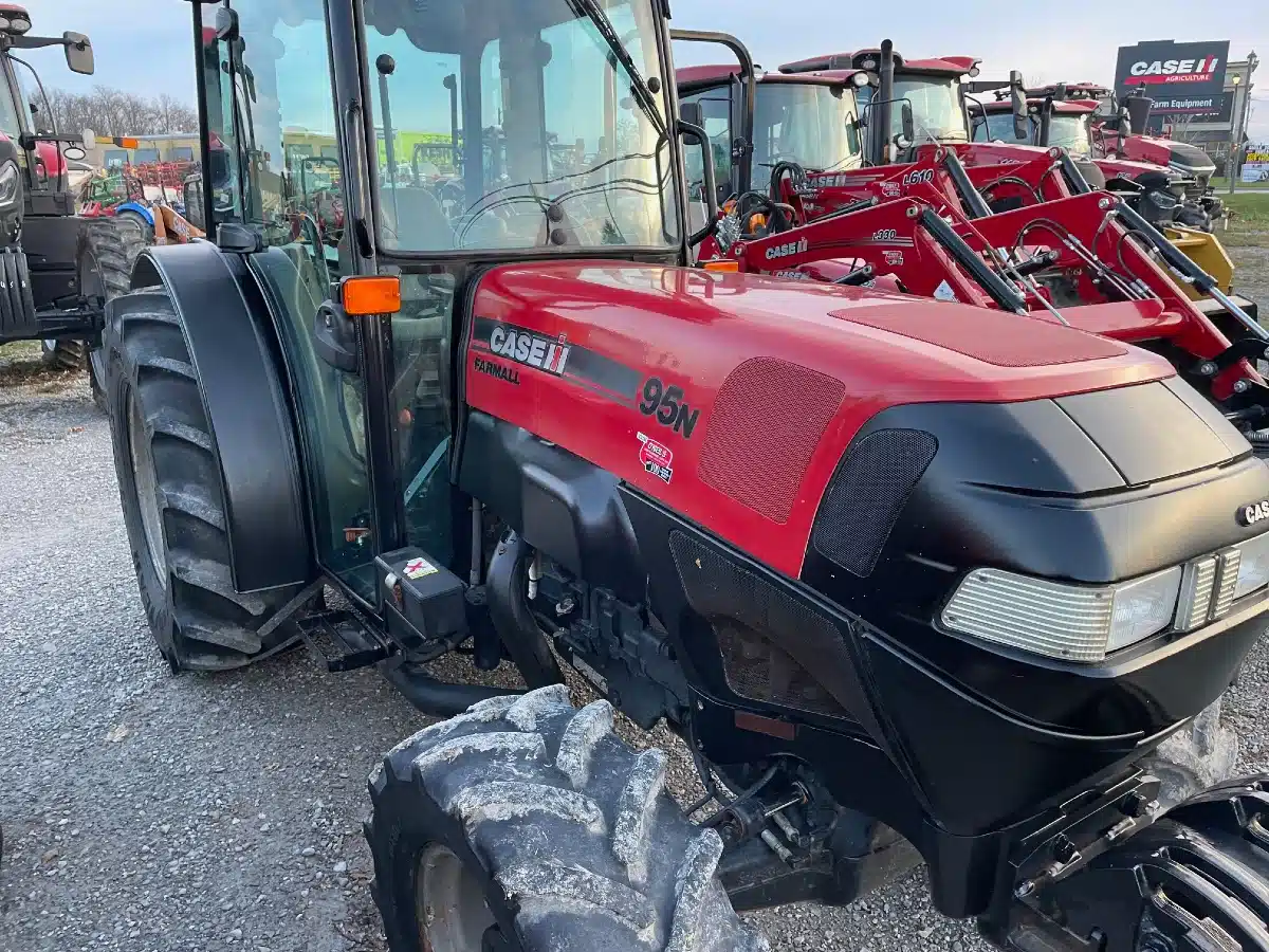 Gallery image 2 for 2010 Case IH FARMALL 95N Tractor
