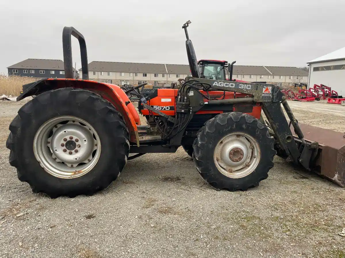 1993 Agco 5670 Tractor