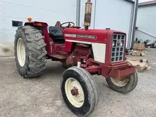 Gallery image 2 for 1975 International Harvester 674 Tractor
