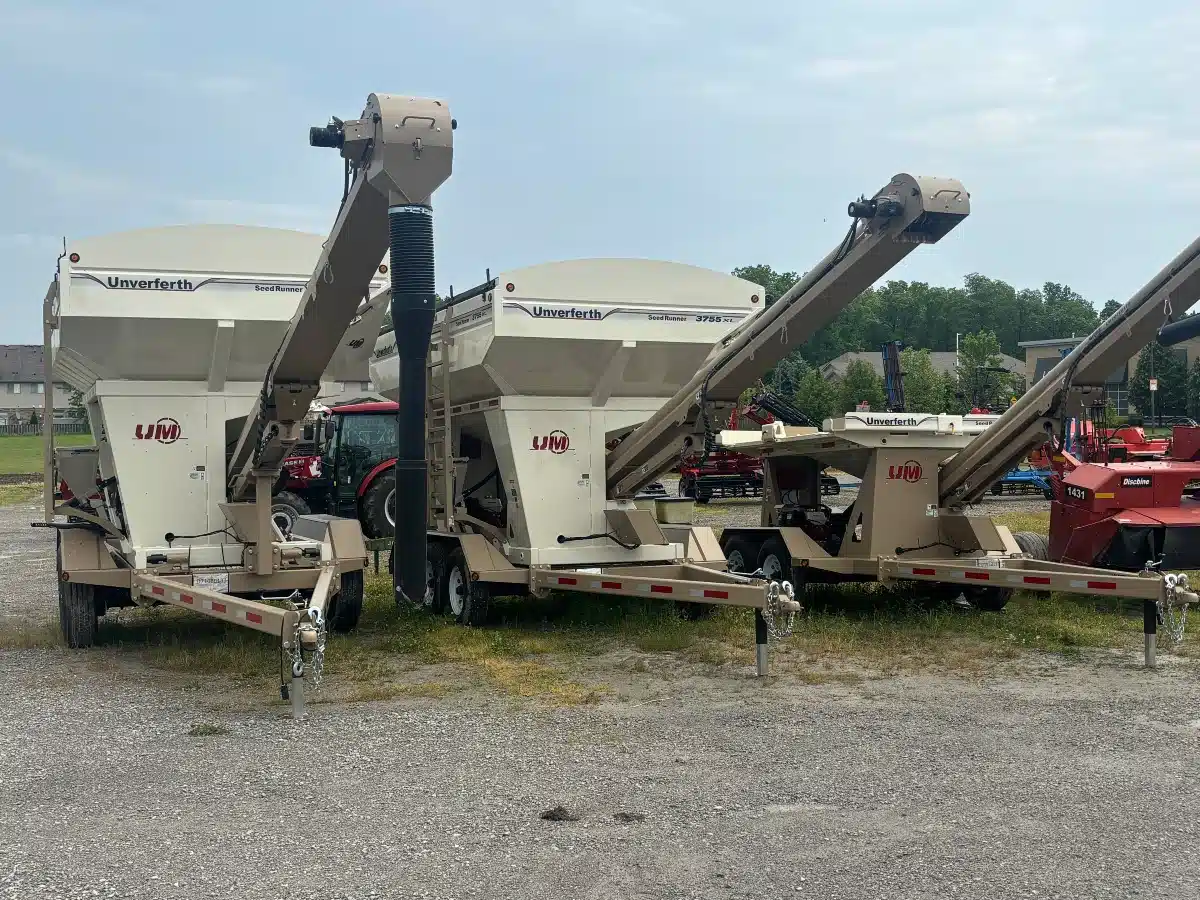Photo de la Galerie 1 pour 2024 Unverferth 3755XL semences Tender