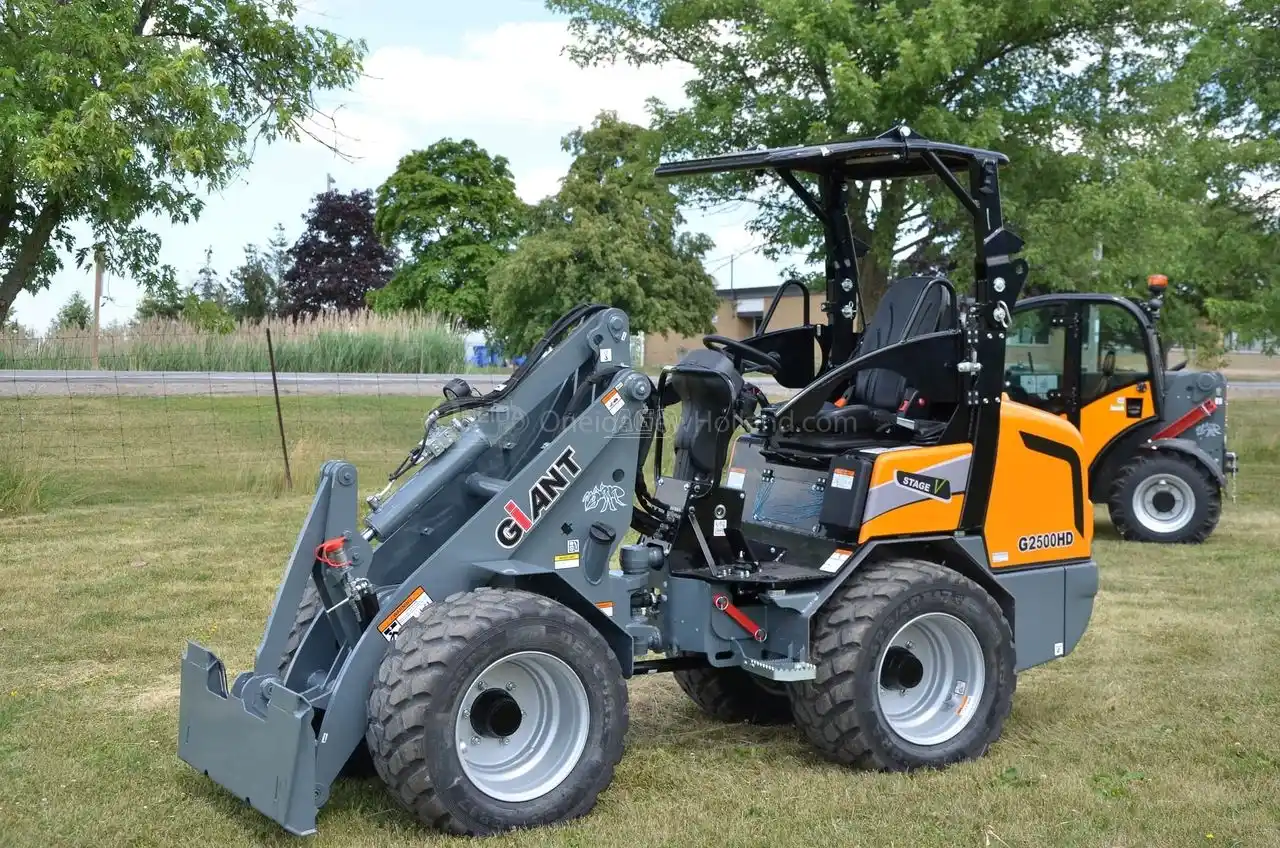 Gallery image 2 for New 2022 Giant G2500 Wheel Loader