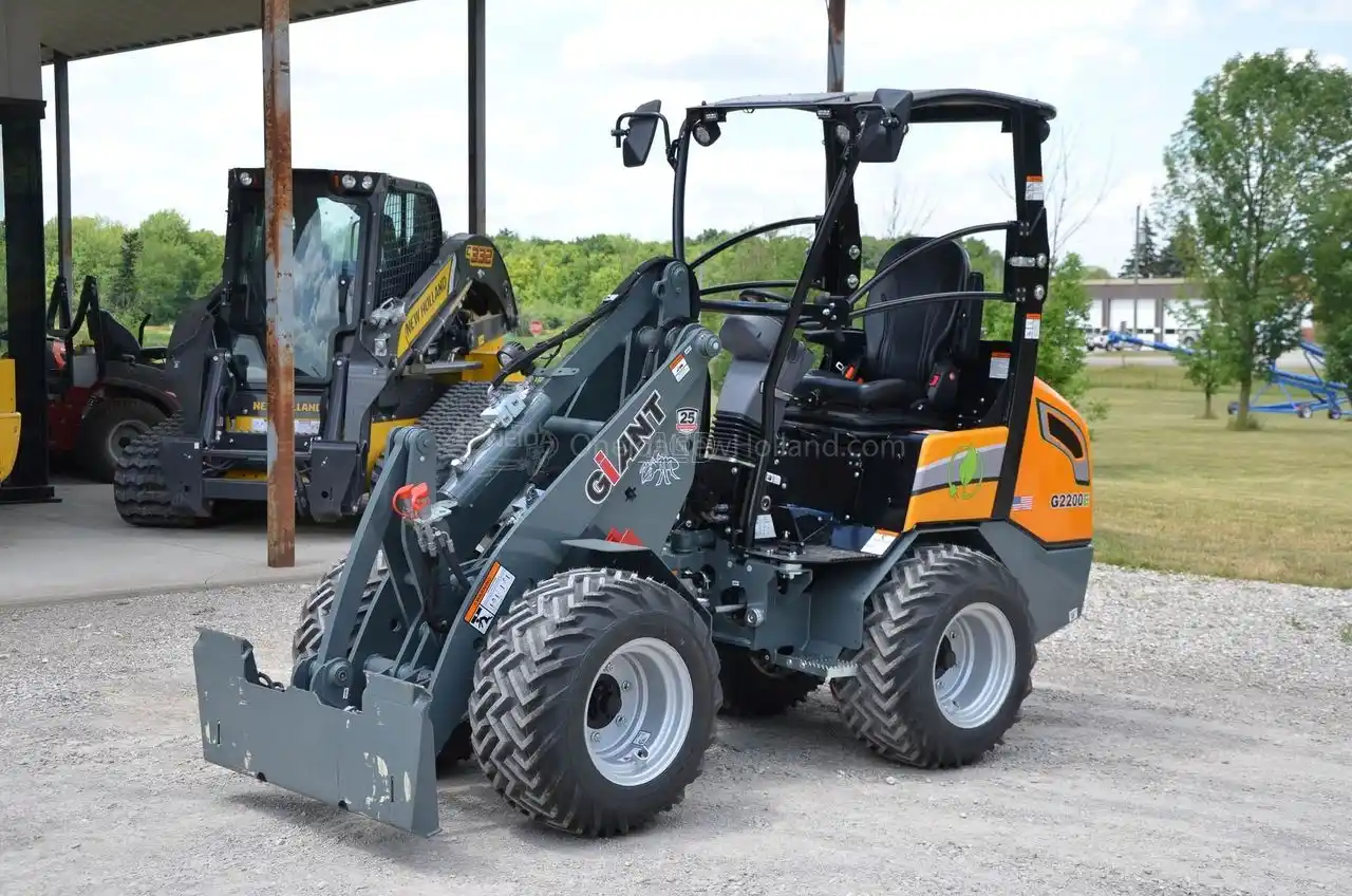 Gallery image 2 for New Giant G2200E Wheel Loader