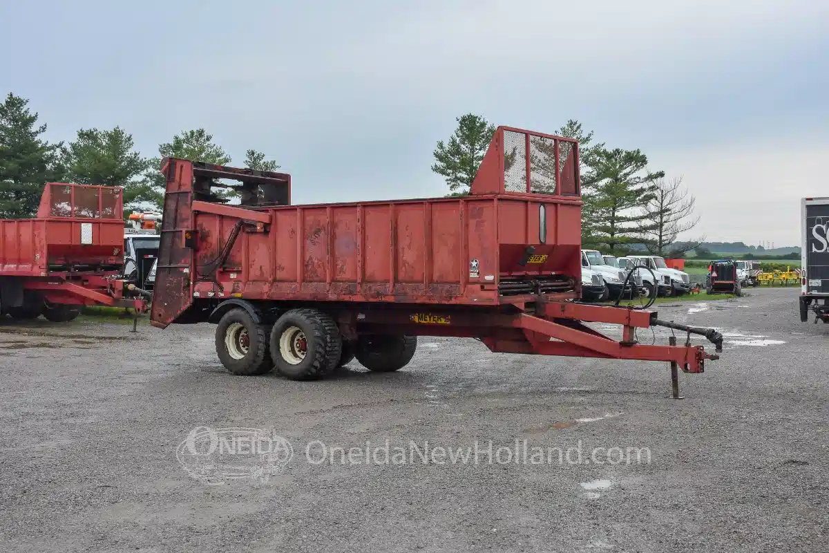 Gallery image 2 for Used 2009 Meyer 9520 Manure Spreader