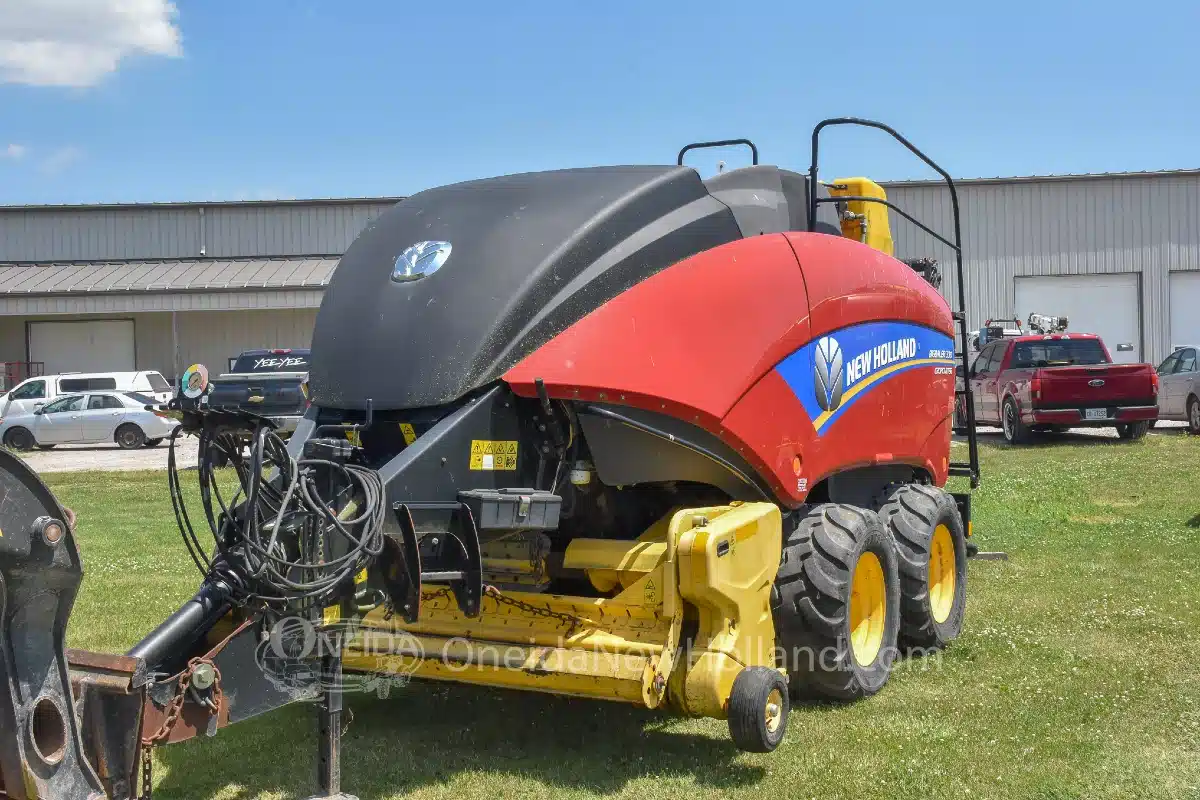 Gallery image 2 for 2013 New Holland BIG BALER 330 Square Baler - Large
