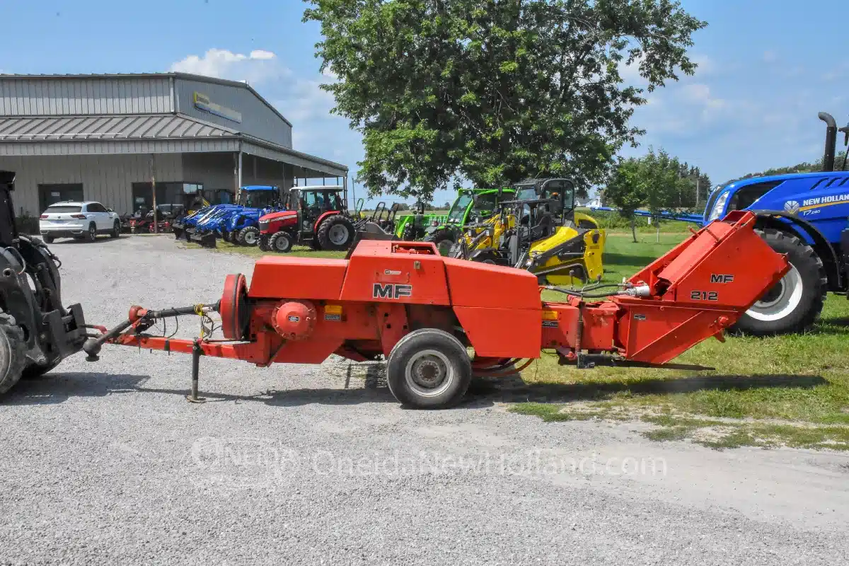 Gallery image 1 for Massey Ferguson 224 Square Baler - Small